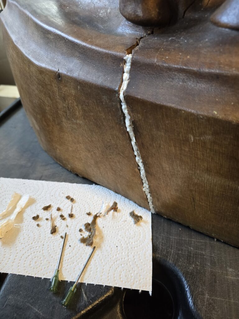 Der Sockel ist auch schon vorbereitet mit unseren Kügelchen.